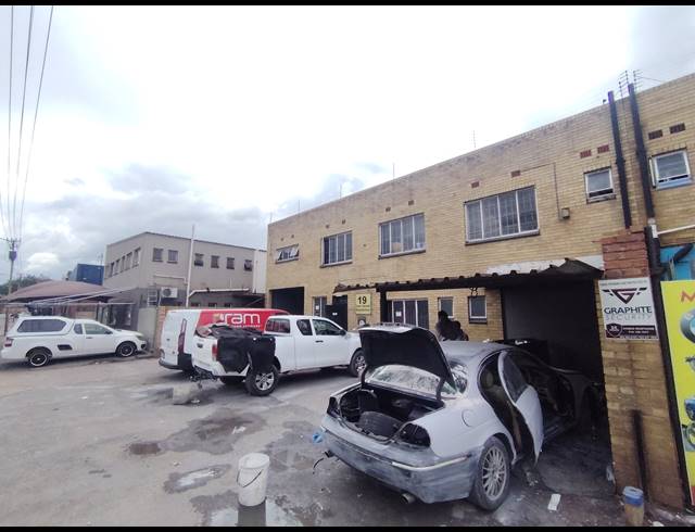 550M² WAREHOUSE FOR SALE IN GERMISTON CENTRAL